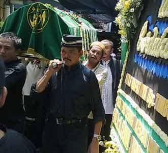 Mengusung Jenazah Timbul