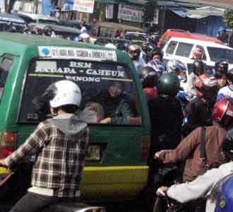 Kampanye Demokrat Macetkan Bandung
