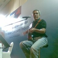 Kumpul Sambil Nonton Konser Iwan Fals 