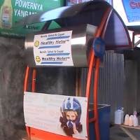 Membilas Laba dari Usaha Cuci Helm
