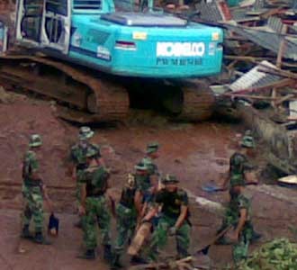 TNI Cari Korban Situ Gintung