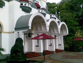 Tolak Buddha Bar, Ratusan Orang Demo DPRD DKI