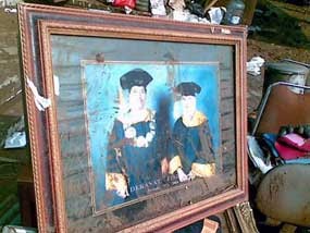 Tim Damkar Bersihkan Lumpur Situ Gintung 