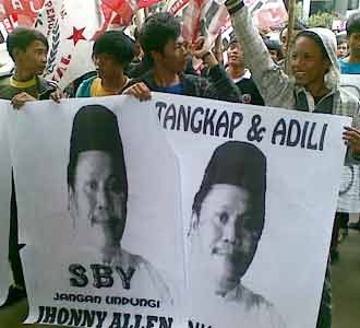 Puluhan Massa Geruduk KPK