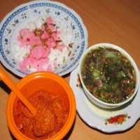 Sluurrp.. Nikmatnya Soto Padang!