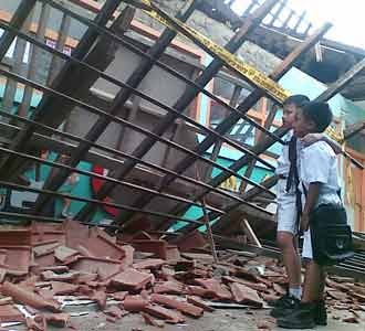 2 Kelas SD Sejahtera Ambruk
