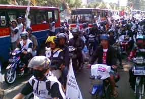 Pasukan Putih PKS Kepung Senayan, Lalu Lintas Macet