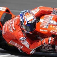 Stoner Ungguli Duo Yamaha