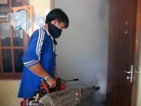 Cegah DBD & Diare, Situ Gintung Diasapi