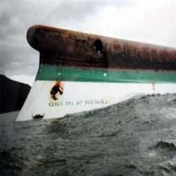 Kapal Imigran Tenggelam, 21 Tewas dan 200 Hilang