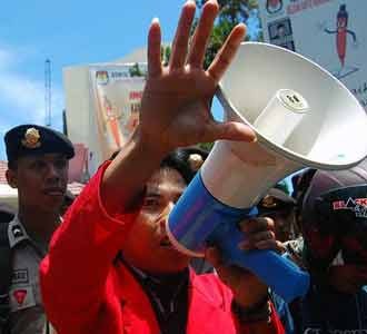 Mahasiswa Geruduk KPUD Sulsel