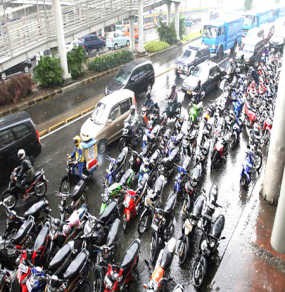 Tidak Ada Marka, Polisi Ragu Tilang Bikers yang Masuk Jalur Cepat