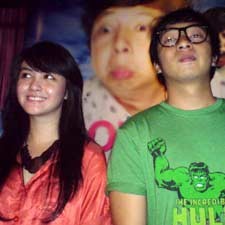 Ringgo Agus Geli Nyanyi Bareng Pacar