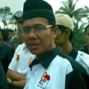 Irwan Prayitno Berjuang untuk Guru Bantu