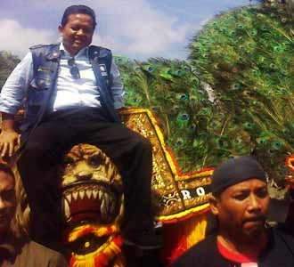 SB Kampanye di Atas Reog