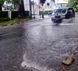 Hujan Deras Guyur Bandung