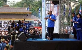 Asyik Dendang Sempurna, SBY Sindir Lagi Soal BLT