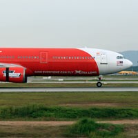 Penerbangan Ditunda, Penumpang Blokir Air Asia di Soekarno-Hatta