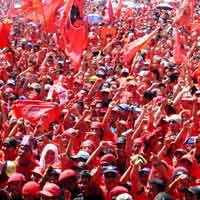 Kartu Nama Caleg PDIP Berserakan di GBK