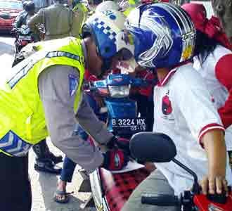 Polisi Tilang Bikers Simpatisan PDIP