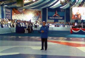 Puluhan Ribu Massa Demokrat Macetkan Semarang