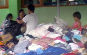 Warga Bukan Korban Ikut Berburu Bantuan Baju Bekas
