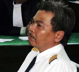 Pilot Garuda Divonis 2 Tahun