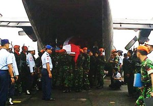 Lettu Dhani A Koto Dikubur di Pemakaman Keluarga di Padang