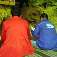 Masa Tenang, Caleg di Sumenep Pilih Ritual di Gua