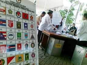 Parpol Diberi Waktu 2 Hari Untuk Bersihkan Atribut