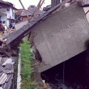 Kebelet Pipis, Penjaga Kantor RW Jadi Korban