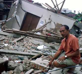 Kantor RW 09 Saritem Ambruk