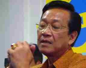Nyontreng Bareng Istri dan Anak, Pulpen Sultan Macet