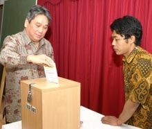 Demokrat Menang di Bulgaria, Golkar-PKS Remis