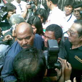 Pembebasan Jaksa Ester dan Dara Rusuh