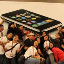 Penjualan Hari Pertama Keok, Telkomsel Gelar Pameran iPhone di Mal