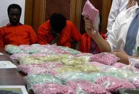 Esther & Dara Dikabarkan Telah Dicekal