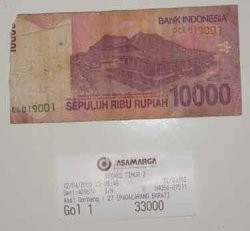 Uang Kembalian Petugas Tol Jasa Marga Sobek Tidak Utuh 
