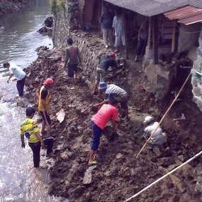 Sebuah Rumah dan Benteng di Pajajaran Ambruk