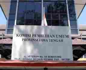 Puluhan Polisi Jaga KPUD Jateng