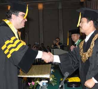 UI Anugerahkan Honoris Causa 