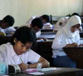 Panas Dingin Anak SMA Hadapi UN