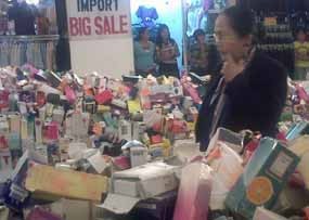 BPOM Razia Ribuan Parfum di ITC Kuningan