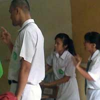 Siswa Tuna Rungu Optimistis Lulus UN
