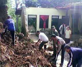 Hujan Deras, 2 Rumah di Magetan Longsor 