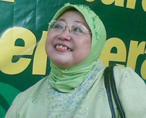 Lili Wahid : Kalau Ribut Terus Kapan Kerja untuk Rakyat?