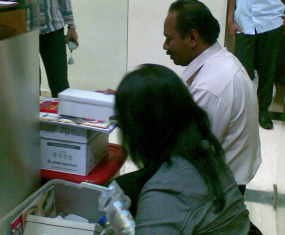 Kejadian Lucu di Bank IFI, Karyawati Tendang Kardus Dirut