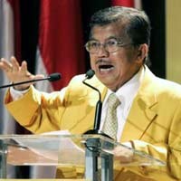 JK Makan Sop Iga di Kantin Istana Wapres 