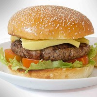 Nyam Nyam... Lezatnya Burger Raksasa!