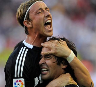 Raul Hat-trick, Real Merapat